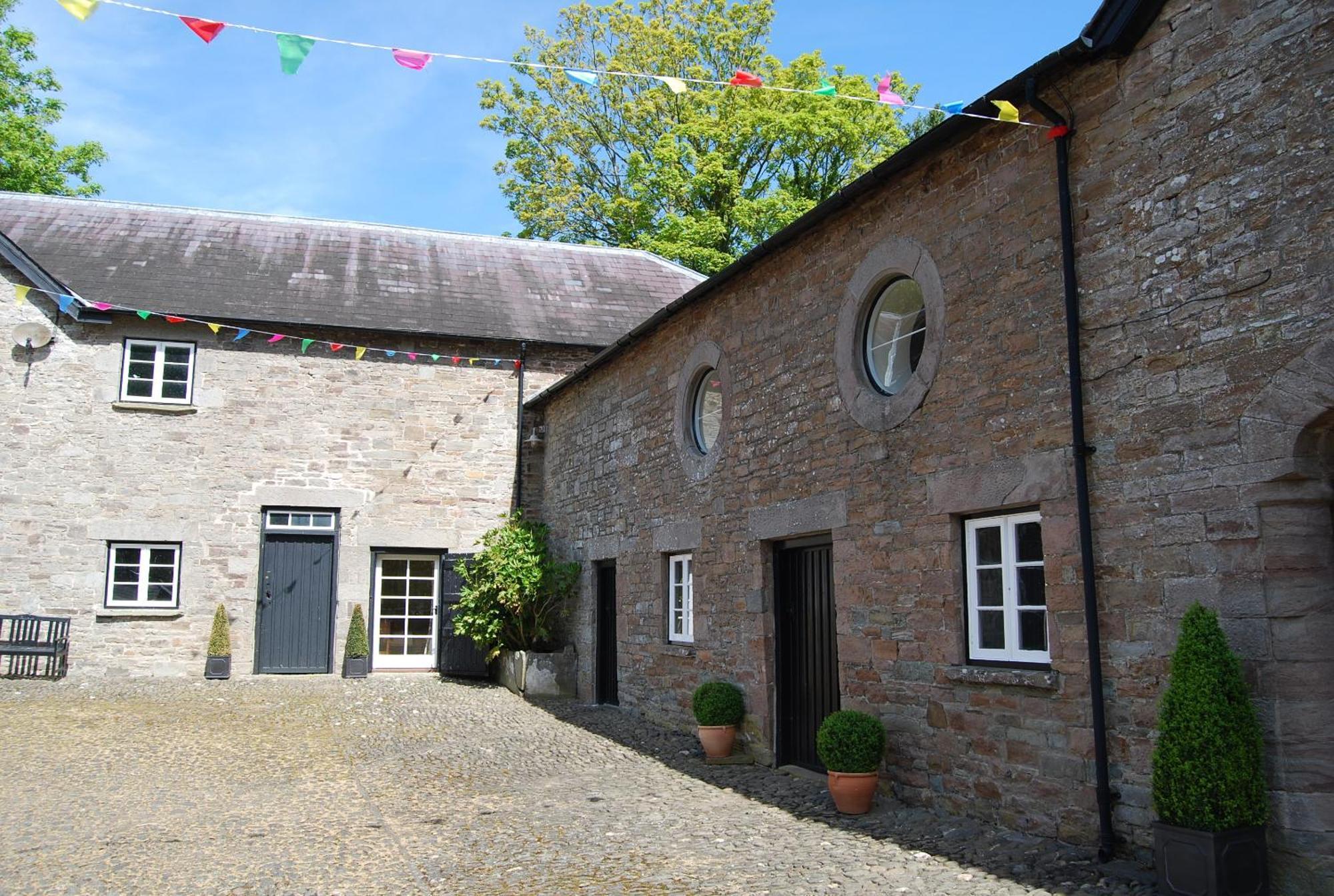 Glanhenwye Courtyard Cottages Glasbury Экстерьер фото